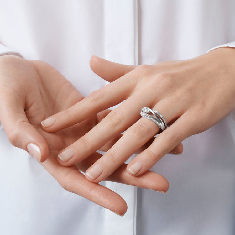 Serti Inversé ring set with 1 diamond