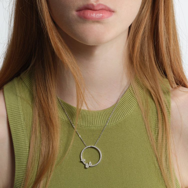 Pendentif Serti sur Vide serti de 3 diamants