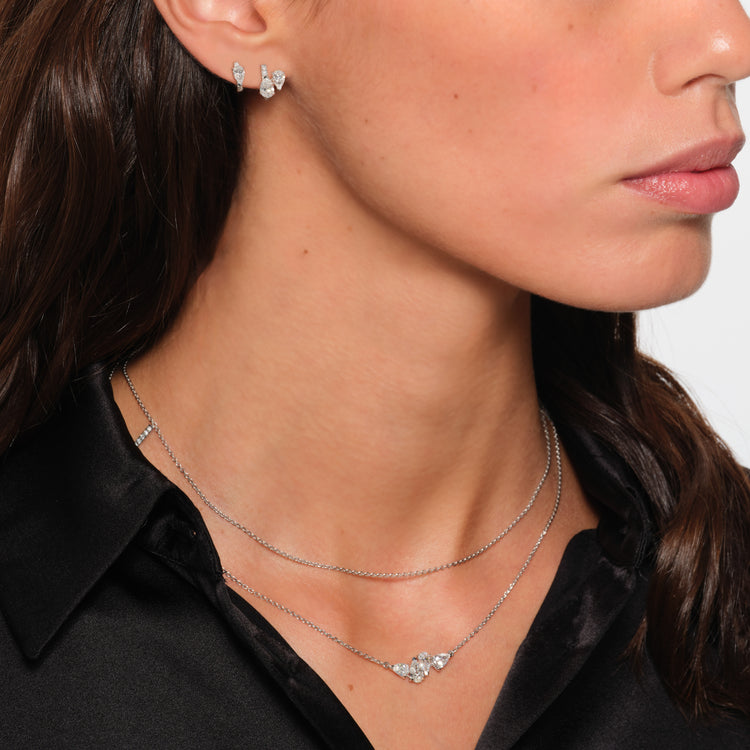 Serti sur Vide necklace set with 4 diamonds