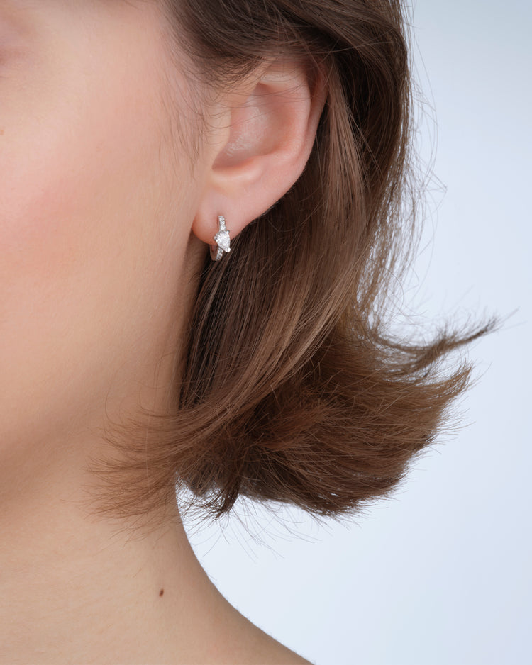 Serti sur Vide hoop earring set with 1 diamond