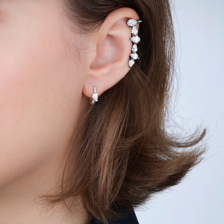 Serti sur Vide earcuff set with 6 diamonds