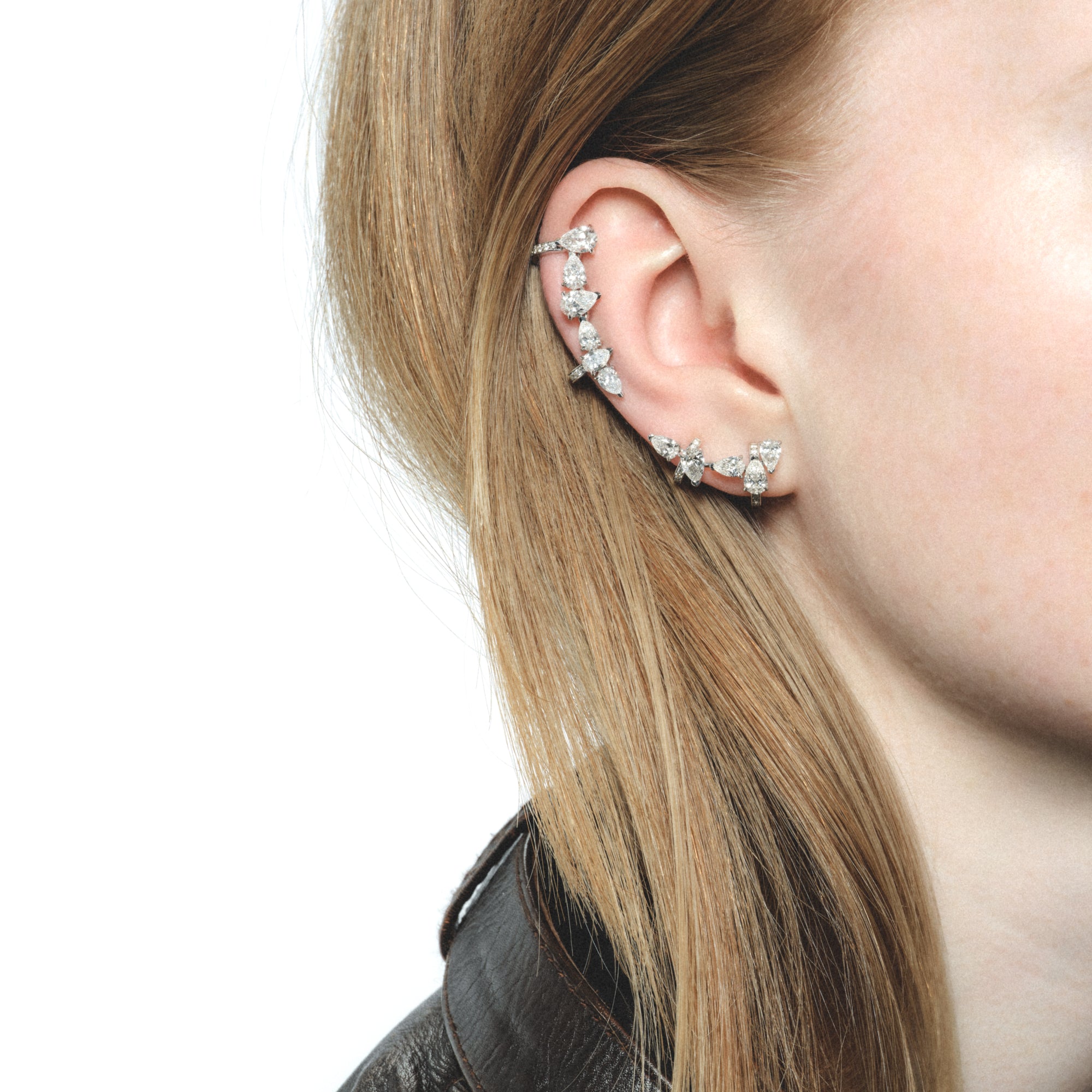 Serti sur Vide earcuff set with 6 diamonds