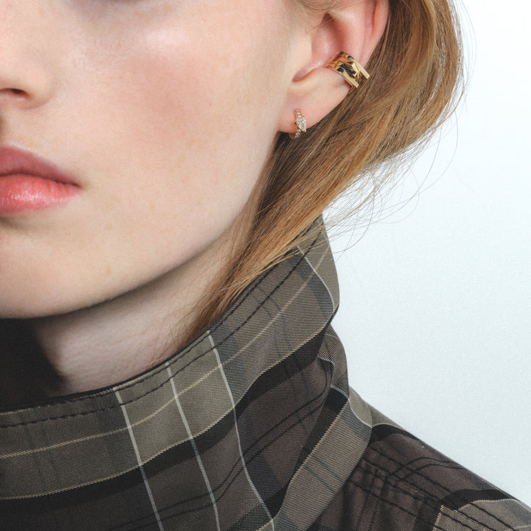 Serti sur Vide hoop earring set with 1 diamond